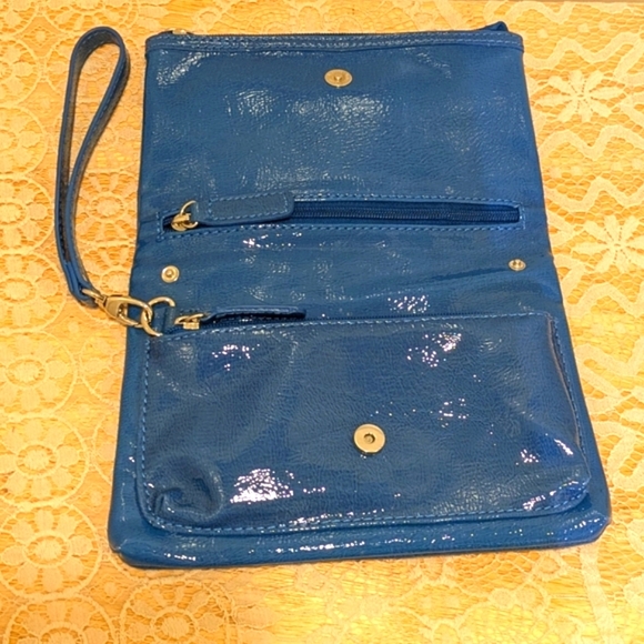 EUC Kenneth Cole Reaction Adjustable Blue Patent PVC Fold Over Purse - Picture 5 of 6